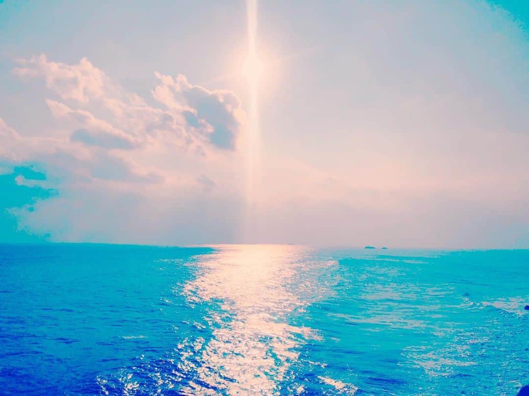 中川聴乃さんのインスタグラム写真 - (中川聴乃Instagram)「本日は『海の日🌊』 更に本来であれば『オリンピック開会式』と続く予定だった。 ・ 何とも感慨深い日になりました。 ・ 時代が大きく変わるこの時に生かされている意味を。 今一度考えなければいけないなと思っている今日この頃です。 ・ 新しい時代がより良いものになる為の今だと思いたい。 いえ、きっとそうなると信じて🌈 ・ ・ #海の日 #オリンピック開会式 #来年に延期」7月23日 21時39分 - nakagawaakino24