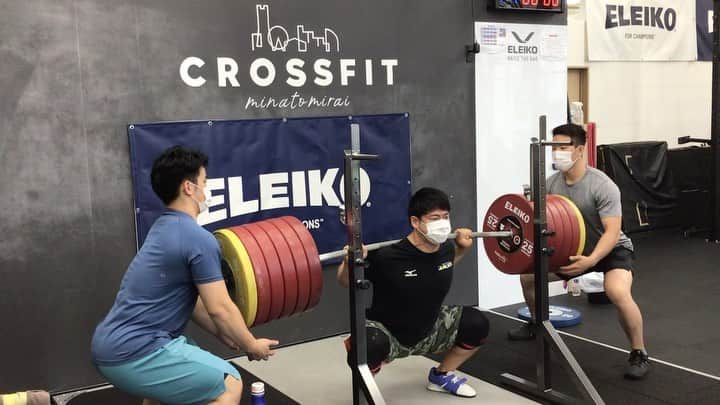山本俊樹のインスタグラム：「- #Repost  @crossfit_minatomirai @crossfit_minatomirai @crossfit_minatomirai ・・・ .﻿ Back Squat 300kg!!﻿ これが世界を制した漢のBack Squatだ!!﻿ ﻿ 山本選手(ALSOK)﻿ @toshikis170j215 ﻿ 最高でした!!﻿ ﻿ 世界初！？﻿ マスクしても300kg！﻿ ﻿ #世界初!? ﻿ #いつでもどこでも300kg ﻿ #耐えて勝つ ﻿ #backsquat ﻿ #squat ﻿ #スクワット ﻿ #weightlifting ﻿ #ウエイトリフティング ﻿ #training ﻿ #トレーニング ﻿ #横浜フィットネス ﻿ #みなとみらいフィットネスクラブ ﻿ #crossfit ﻿ #crossfitminatomirai ﻿ #クロスフィット」