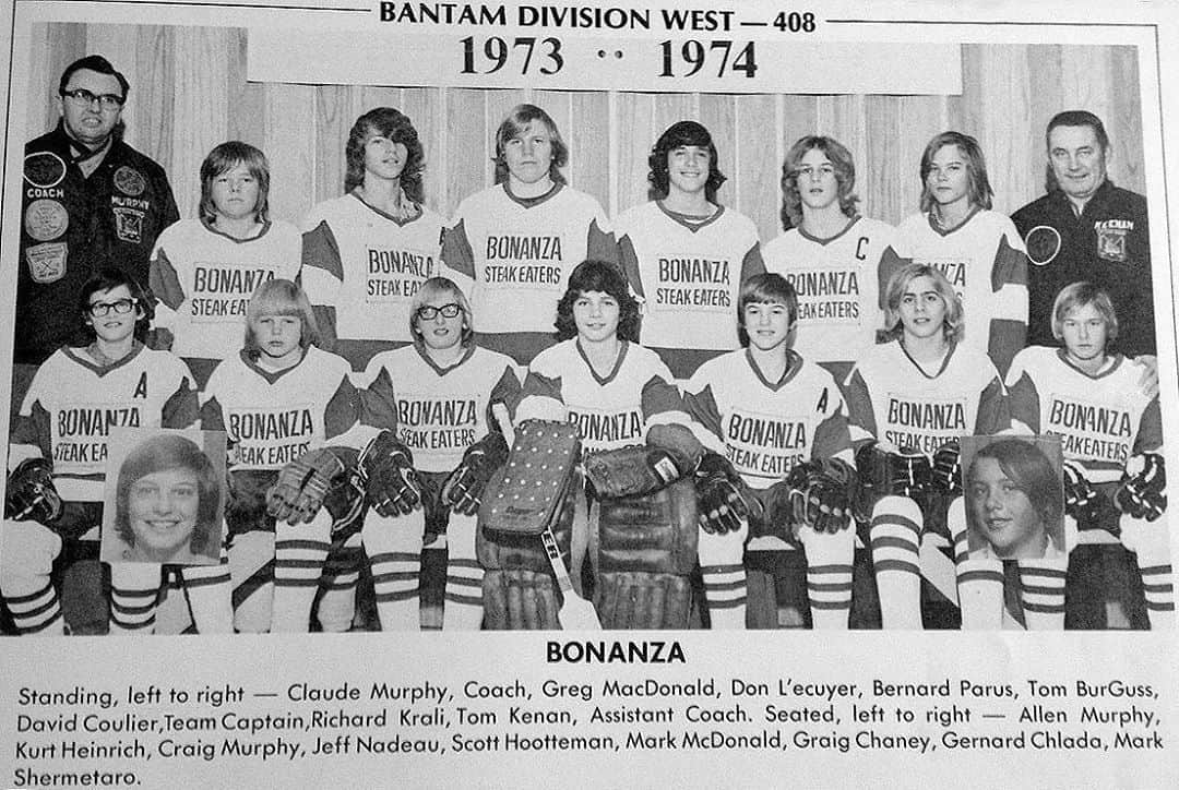 デイブ・クーリエさんのインスタグラム写真 - (デイブ・クーリエInstagram)「Who’s the captain of this rag-tag bunch of long-haired degenerates? Great team name: Bonanza Steakeaters! These were the pre-mullet days. #cutitout #icehockey #hockey」7月23日 21時55分 - dcoulier