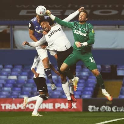 ベン・ヘイマーのインスタグラム：「Get on the facials. Good to finish this madness off with a win! Enjoy the break and good luck for next season @dcfcofficial . Thank you. 🐏🐏🐏」