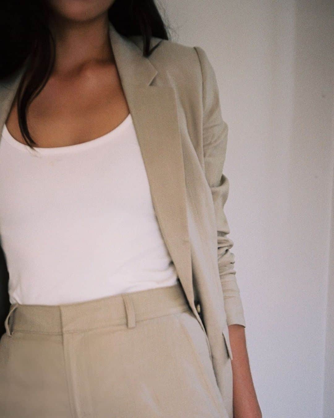 のインスタグラム：「Effortless, everyday ease. @neadajane in our made-for-summer linen.」