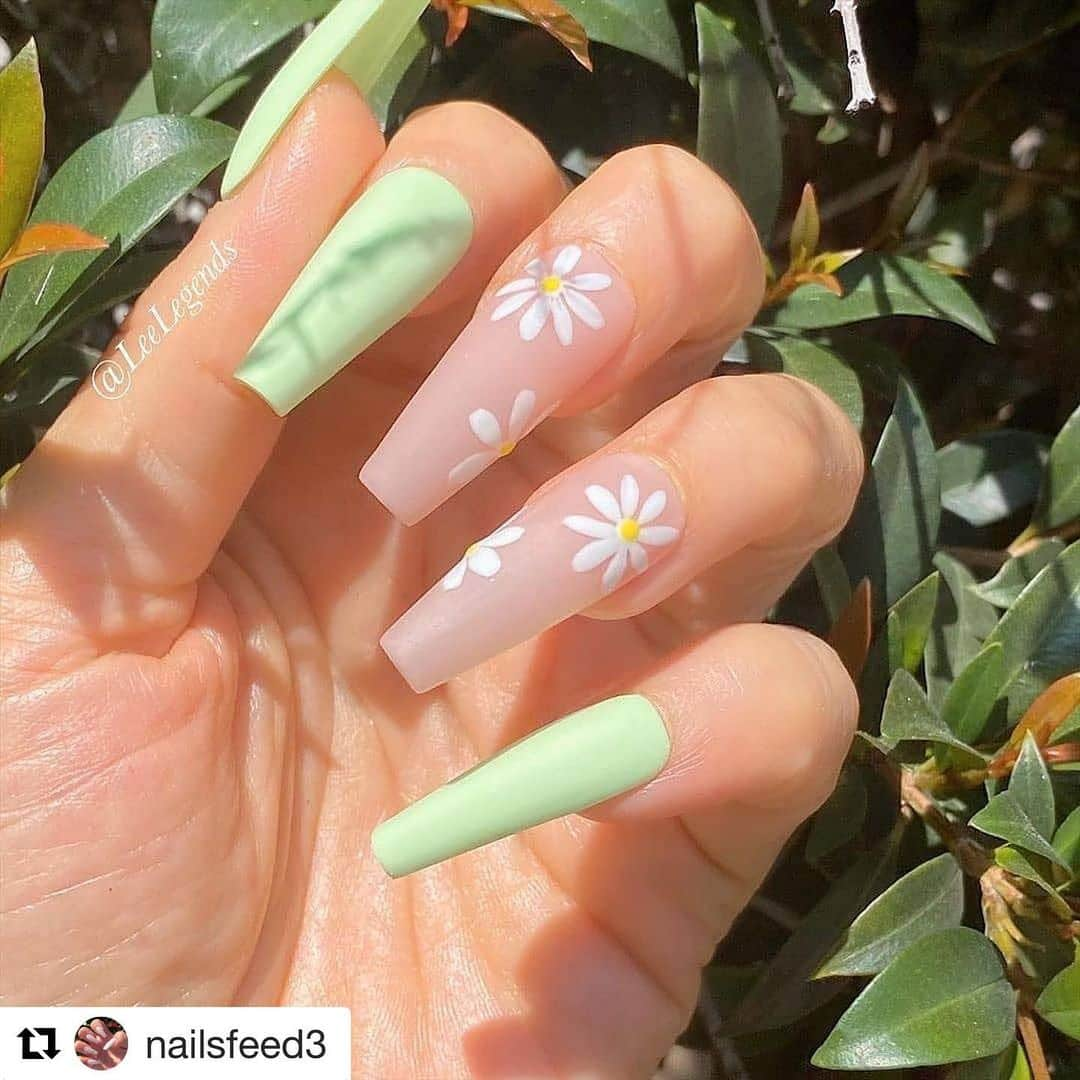 Nail Designsさんのインスタグラム写真 - (Nail DesignsInstagram)「#Repost @nailsfeed3  ・・・ Gel or acrilic?💅🧐 Comment below 🥰 #nails#nailart#coffinnails#nailporn#valentino#modernsalon#unicornnails#coralnails#modernnails#naildesigns#hudabeauty#summernails#MargaritasNailz#glitterombrenails#nailfashion#naildesign#nailswag#hairandnailfashion#nailedit#nailcandy#teamvalentino#ombrenails#nailsofinstagram#nailaddict#nailstagram#glitternails#instagramnails#nailsoftheday」7月23日 22時09分 - nailartfeature