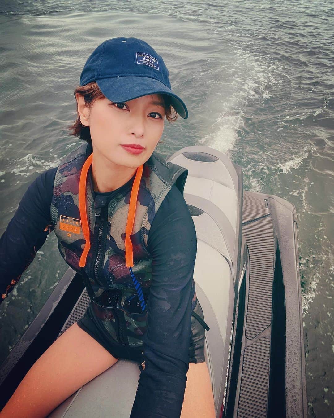 彩海のインスタグラム：「. . 約1年以上ぶりのジェットスキー！ ベタ波最高すぎる。 無心でかっとばしてたら すっきりしました😆👌 . . 船活が幸せすぎて都内戻りたくない。笑 明日は船にお泊まりします💤 . . . . . #ジェットスキー女子#ジェットスキー　#ジェットスキーのある生活 #ジェットスキー最高 #マリンスポーツ #マリンスポーツ女子 #jetski #cruising #cruiselife #cruiser #marinelife #海活#クルーズ#船#クルージング」