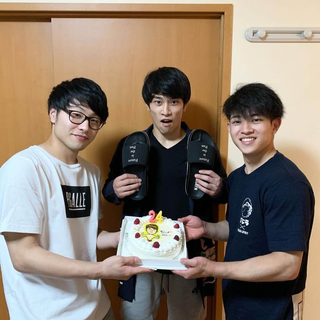 のインスタグラム：「航誕生日おめでと〜🎂」