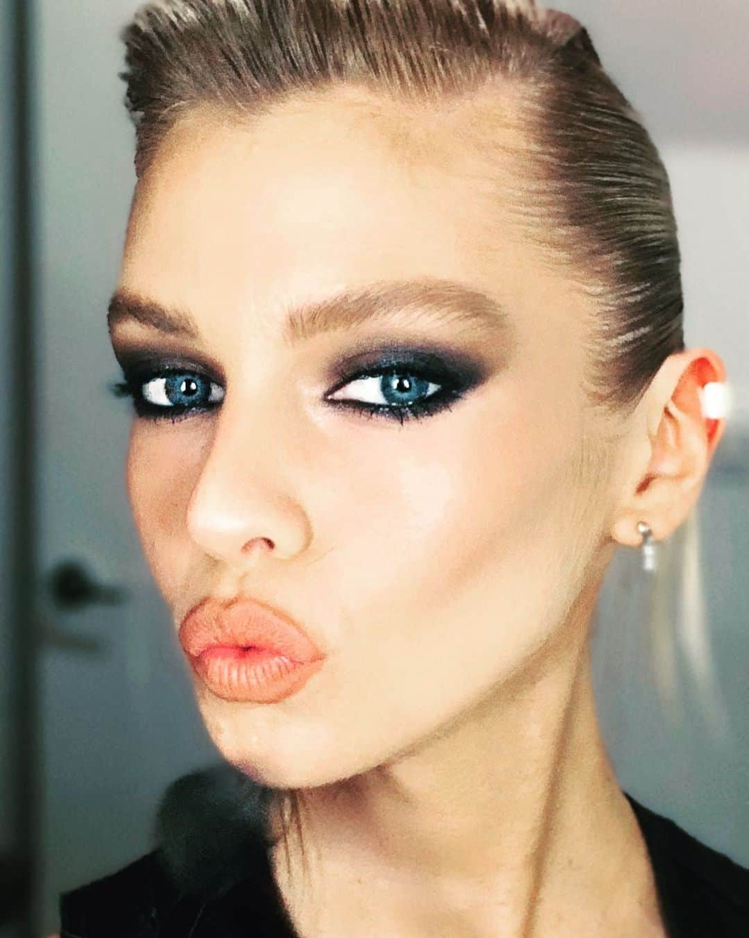 Carolina Gonzalezさんのインスタグラム写真 - (Carolina GonzalezInstagram)「⚡️S T E L L A⚡️ @stellamaxwell  that face!!!! #KILLER     #hair @daniellepriano    #makeupCarolinaGonzalez   #CGonzalezBeauty」7月23日 22時32分 - cgonzalezbeauty