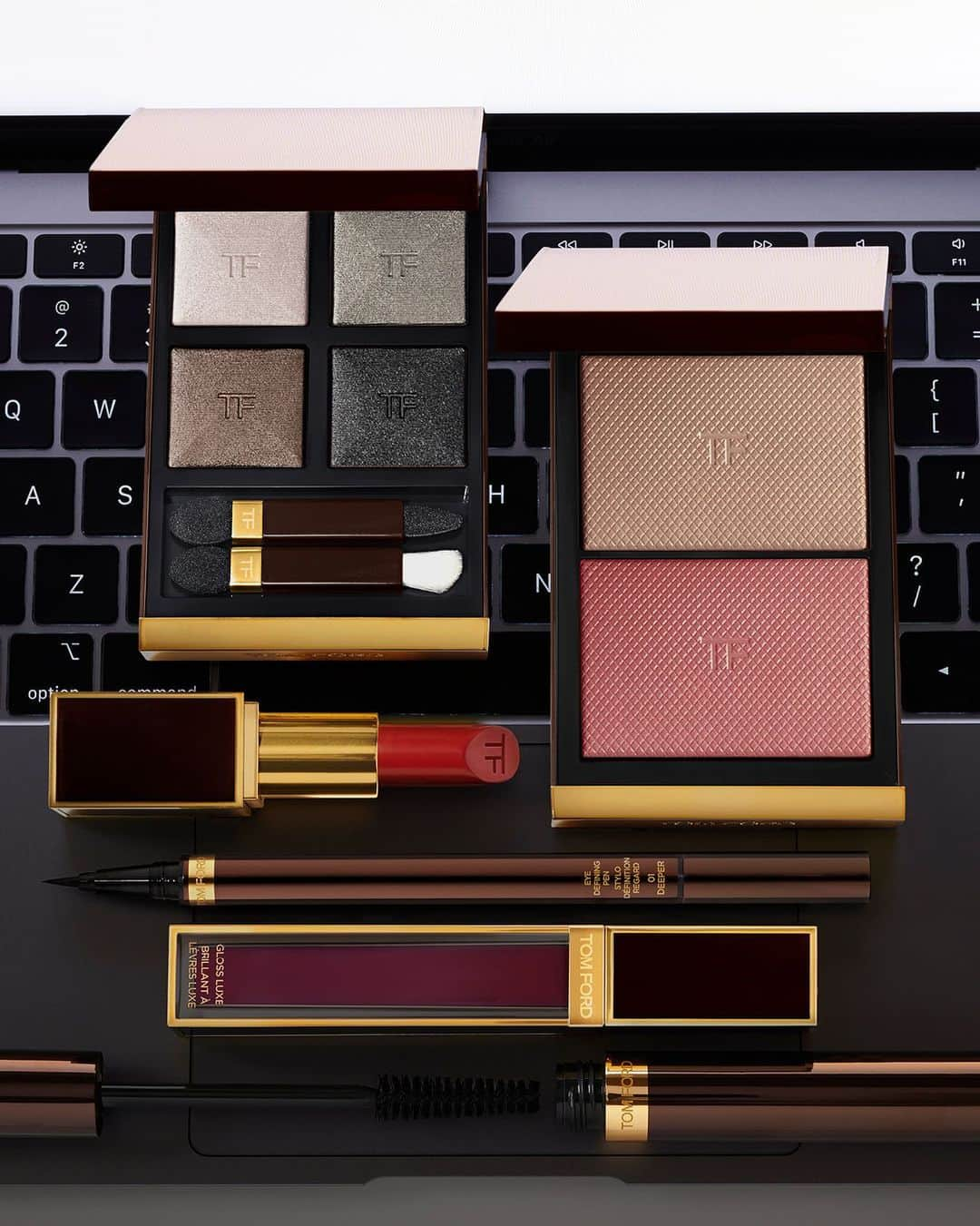 トムフォードさんのインスタグラム写真 - (トムフォードInstagram)「Discover curated work from home beauty looks - perfect for your next video call. Explore this bold look. #TOMFORD」7月23日 22時51分 - tomford