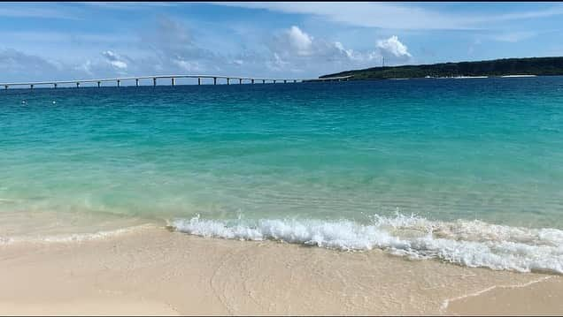 長谷部優のインスタグラム：「今日は海の日🏝 私が行った事ある海☺︎ もっと沢山あるけど、、 ガラケー時代、、😿  いつかダイビング、、 してみたいなぁ🐠🐡  皆んなは何処の海がすき？ オススメあったら教えて〜♡」