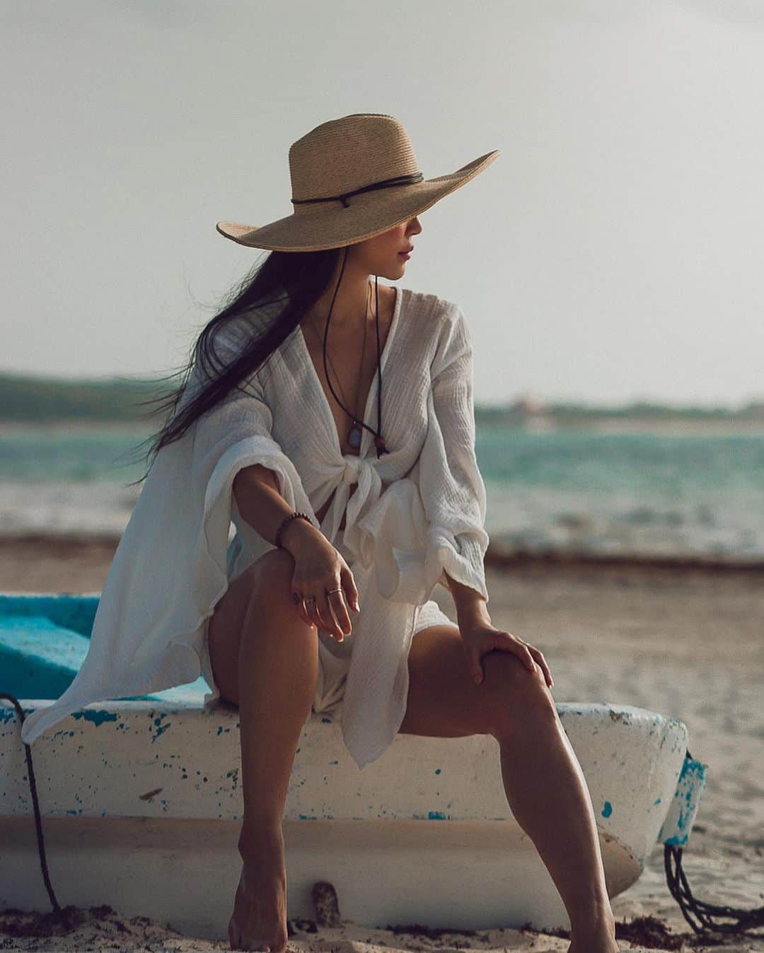 GODDESS OF LOVEのインスタグラム：「Life is a gift. Life is free. We came into this life for free, and we are all free spirits, yet we come into a world where everything costs money and is not governed properly. Who is to say that someone who is doing physical labor all day should be paid less than someone who sits around and invests people’s money. Sometimes dollars don’t make sense. We should all share our energy equally, and by nature, we do, we just aren’t doing it in a way that feels good and just. We need community. When we come together, we thrive and create health and wealth for all. Remember who you are; you are love and love is free. Life is a dream, so dream. 📸 @cristianphotoart」