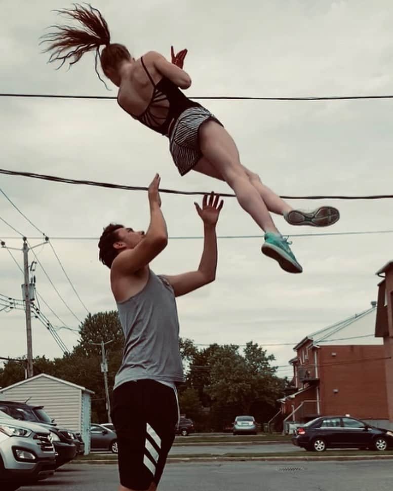 ナターシャ・ピュリッチのインスタグラム：「Happy to be back at it with @bryce.chudak #mtl #summertraining #patinagequebec #figureskating #flying」