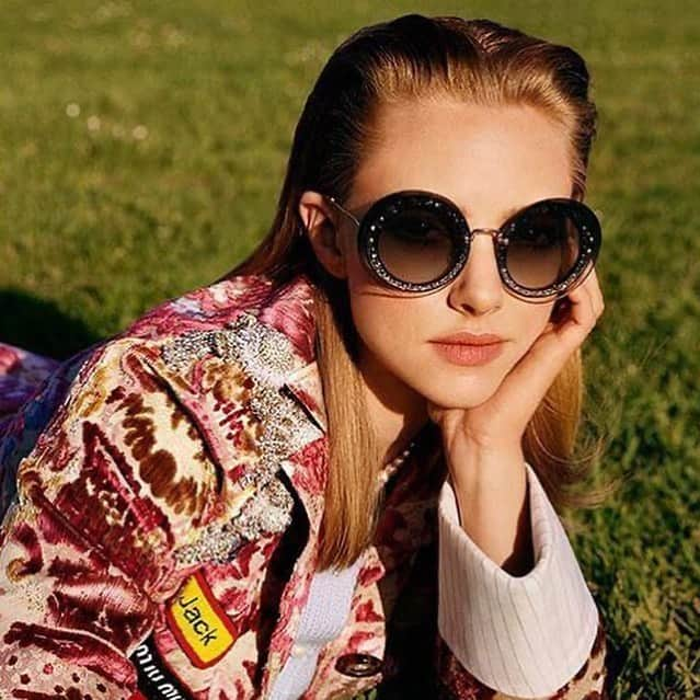 アマンダ・サイフリッドさんのインスタグラム写真 - (アマンダ・サイフリッドInstagram)「#tbt @miumiu summer with @alasdairmclellan」7月23日 23時15分 - mingey