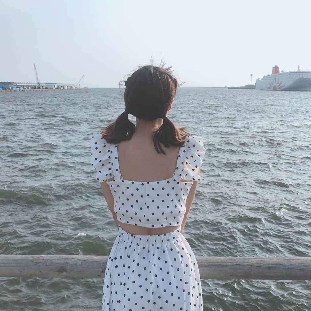 横田萌さんのインスタグラム写真 - (横田萌Instagram)「. . #海の日 🚢🏖🐚🐬🌊👙  ちなみに去年〜〜  #海　#うみ」7月23日 23時29分 - jaaamping