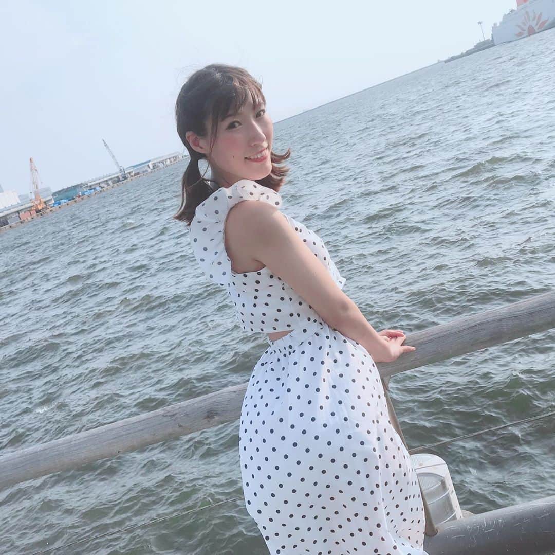 横田萌のインスタグラム：「. . #海の日 🚢🏖🐚🐬🌊👙  ちなみに去年〜〜  #海　#うみ」