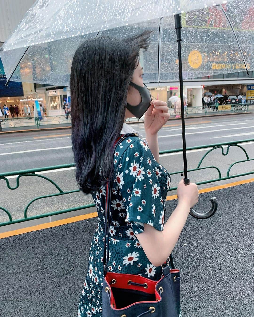 NaNaHoさんのインスタグラム写真 - (NaNaHoInstagram)「雨だしお気に入りのワンピース出した、満足☔️  비오는날엔 이쁜옷 입어야지 덜 우울하다고 한다（진짜임）」7月23日 23時30分 - nanaho_tempurakidz