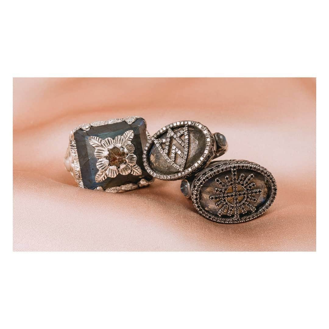 ジェイドジャガーさんのインスタグラム写真 - (ジェイドジャガーInstagram)「Labradorite pope ring and labradorite insignia rings in sterling silver  ⠀⠀⠀⠀⠀⠀⠀⠀⠀ For info email the team at sales@jadejagger.com ⠀⠀⠀⠀⠀⠀⠀⠀⠀ #pope #insignia #labradorite #stoned」7月23日 23時57分 - jadejezebeljagger