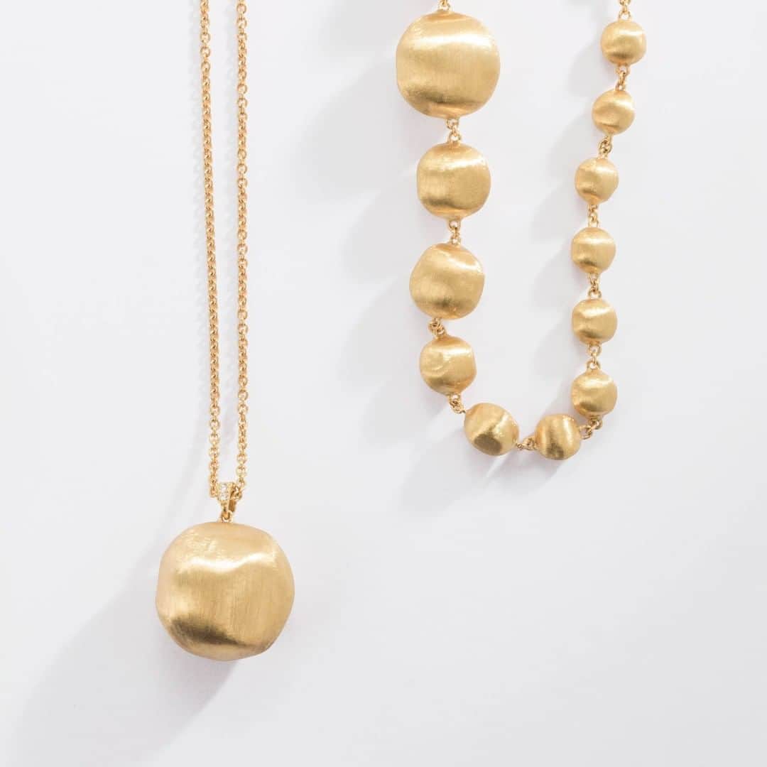 マルコ ビチェゴさんのインスタグラム写真 - (マルコ ビチェゴInstagram)「Smooth as gold. Marco Bicego® Africa Collection. #marcobicego #jewelry #everydayluxury #gold #diamonds #madeinitaly #italianstyle #necklace #pendant」7月23日 23時49分 - marco_bicego