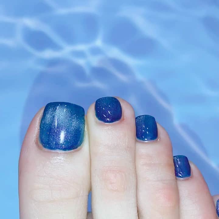 なかやまちえこのインスタグラム：「Magnetive Force✨⠀ ⠀ ⠀ 詳しくはIGTVにupしているインスタライブ LOGを観てね☺️✨⠀ #nail #nails #nailart #ネイル #美甲 #ネイルアート  #japanesenailart #manucure #japanesenails #manicurist #gelnails #أظافر #네일아트 #미용 #vẽmóng #マグネットネイル #マグネットジェル #magneticnails @kimagure_cat_whim」