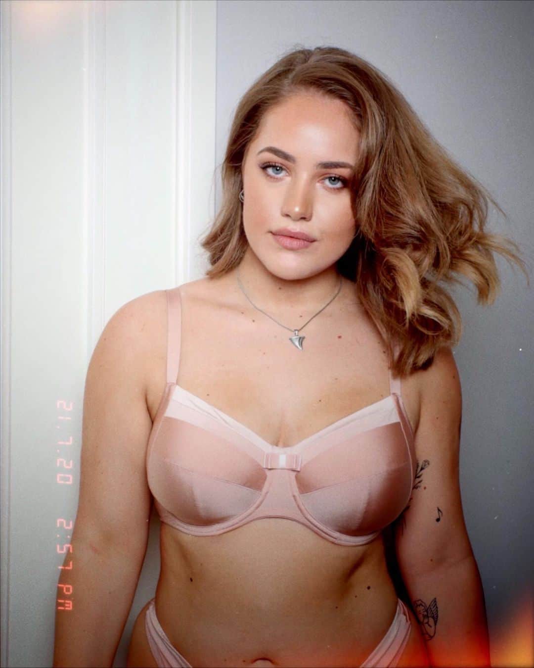 Pleun Bierboomsのインスタグラム：「Your body, your rules. Do not let society f*ck you up. 💘 #bodypositivity #primadonnapartner」