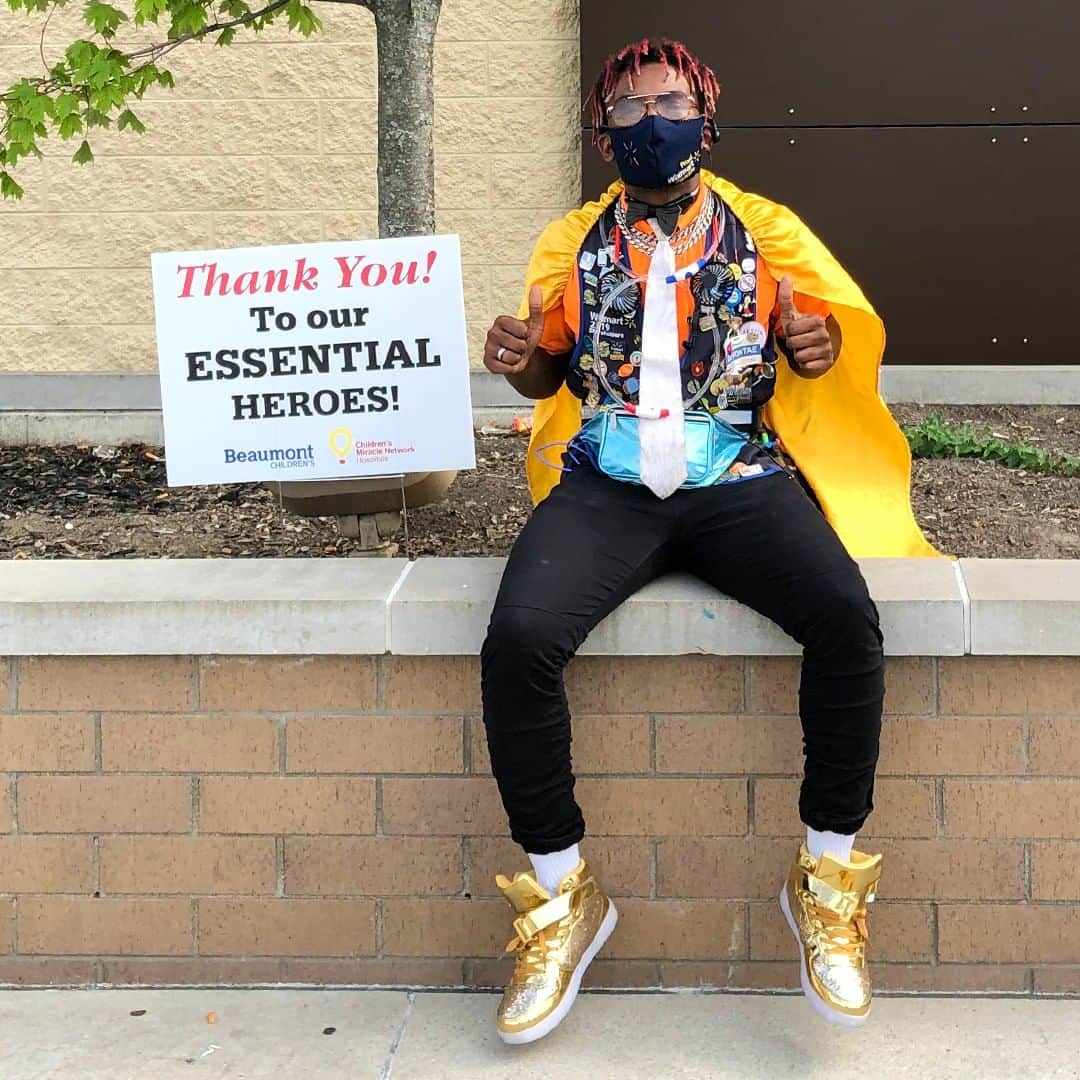 Wal-Mart Stores, Incのインスタグラム：「“I’m never afraid to express myself and how I really am. You never know what someone could be going through – and the type of personality I have, especially considering the way I dress and carry myself, I want people to know I’m a happy person and I’m always willing to go above and beyond to help you. I’m grateful to be able to uplift people.”  Tae, your personality and spirit shine and we’re so glad the Detroit community has you to lean on.」