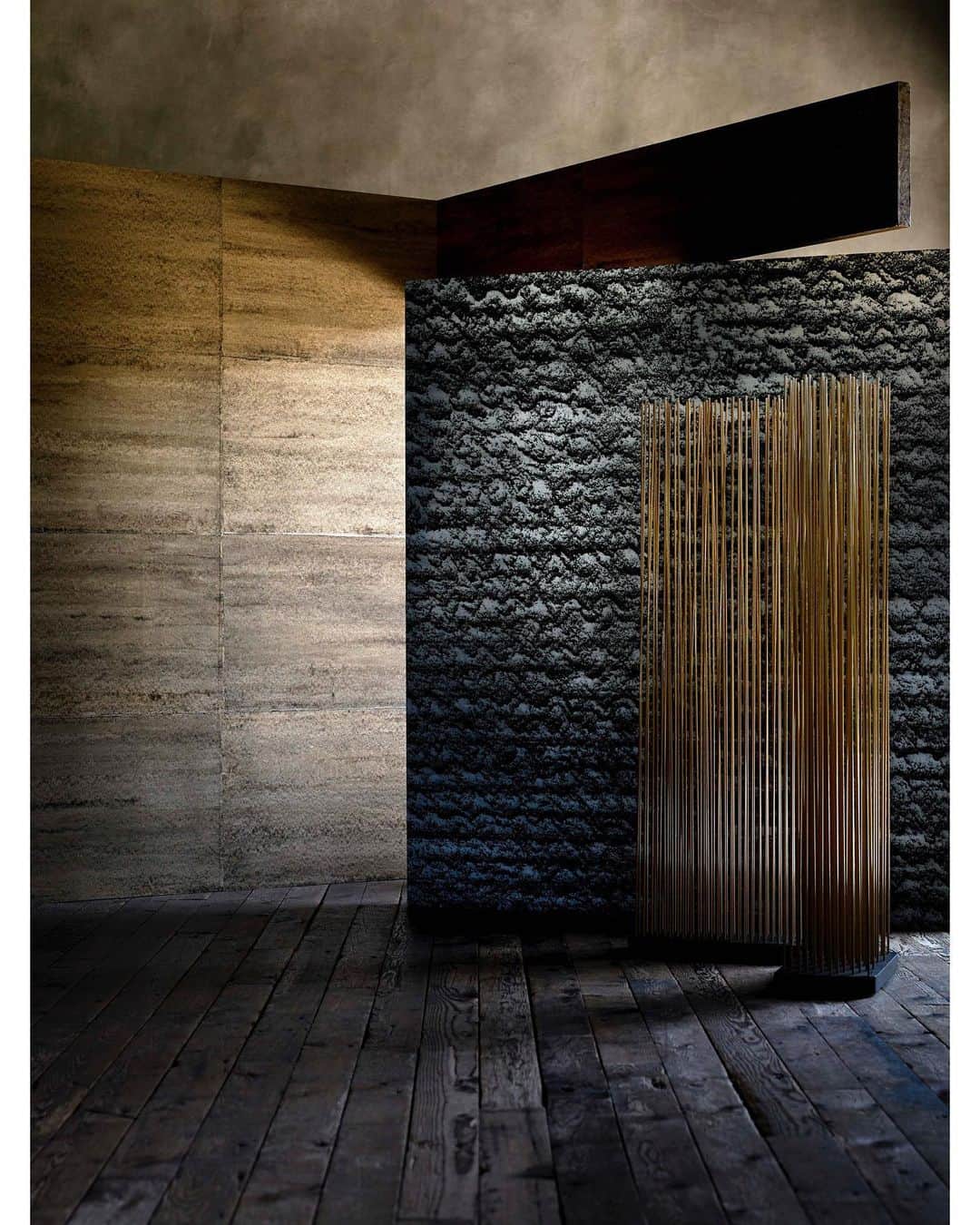 のインスタグラム：「#wajue #washi #wallpaper #japanesewallpaper #wallcovering #light #textures #luxuryhomes #surfacedesign #ecomaterials #interiordesign #interior #design #interiordesigner #interior_design #interiorart #interiorstyle #lighting #hoteldesign #hoteldesigner #shopdesign #shopdesigner #hoteldecor #materials #handmade #luxurylifestyle #luxurydesign #designideas #deco #artwork」