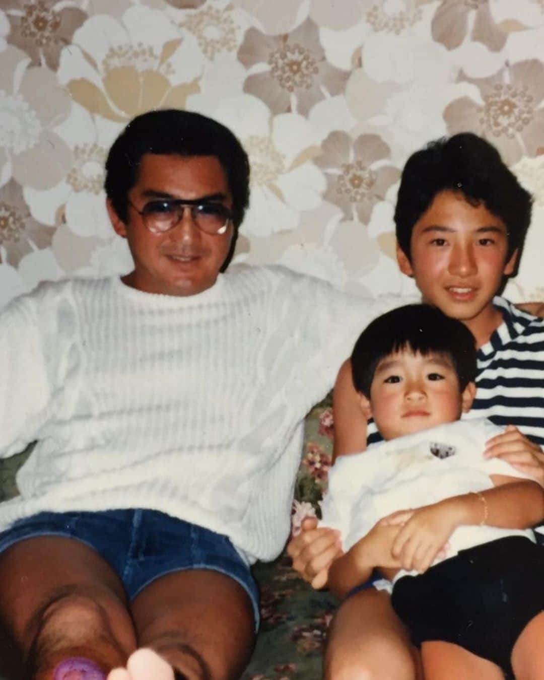 仁科克基さんのインスタグラム写真 - (仁科克基Instagram)「もう終わっちゃたけど 7月23日は 父…松方弘樹の誕生日でした。 そんな誕生日を 京都で親父の歴代の お弟子さん達がお祝いしてくれてた みたいですww オッさんが3人バカやってますなぁー(爆笑) でも本当に感謝ですし 嬉しいです。 そして生きてたら78歳… 最近、本当に思う。 会いたいって 会って話したいって。 本当に後悔してます。 皆は後悔しないうちに 大切な人と 会って下さい。 時間は皆が思ってるより そんなにありませんよ。  親父…誕生日おめでとう。 あっちで好きなだけ お祝いして貰って🥂  #仁科克基 #松方弘樹 #俳優 #釣り #海 #Vシネマ #日本舞踊 #岩井流 #藤間流 #舞踊家 #ウルトラマンヒカリ #Actor #fishing #Ocean #シマノ #SHIMANO #後悔」7月24日 0時11分 - nishina.masaki
