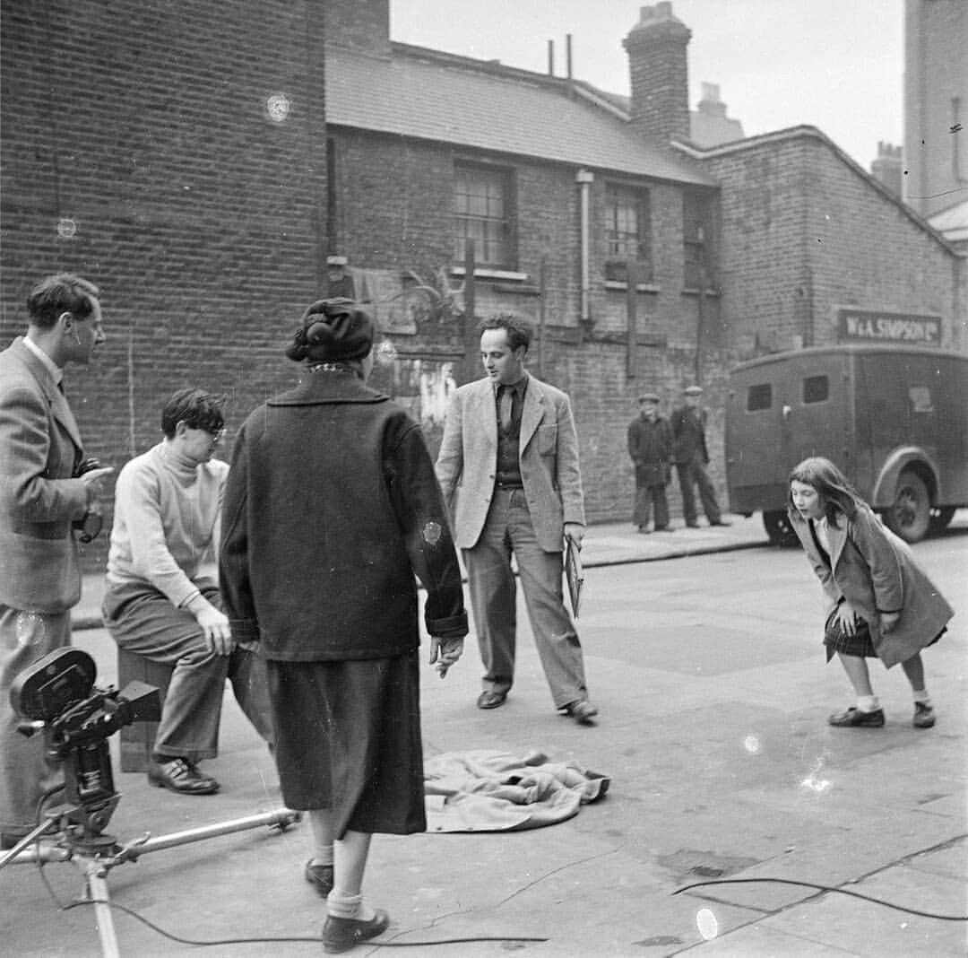 テート・ギャラリーさんのインスタグラム写真 - (テート・ギャラリーInstagram)「More treasures from Tate's Archive today and this week it's Nigel Henderson⁣'s photographs of East London from the late 1940s to the mid 50s. 📸📸📸  ​⁣ ​Henderson was a social and experimental photographer and artist. Exposed to art (and many avant-garde artists) at an early age through his mother's work with Peggy Guggenheim, Henderson paused his artistic career during the Second World War to serve as a pilot in the Coastal Command. He was discharged from his job due to nervous exhaustion but returned to London to study at The Slade.⁣ ​⁣ ​In 1949 his wife, Judith Stephens, a social anthropologist, worked for a social observation organisation in Bethnal Green called 'Discover Your Neighbour', which aimed to capture the everyday lives and experiences of working people. The couple moved to Chisenhall Road in the East End of London and armed with a Roloflex camera, Henderson took documentary style photographs of markets, children, shop fronts, and other scenes of London life amongst the post war, industrial ruins which can be seen here. These outdoor 'little theatres', as Henderson called them, remind us of the joy and hope that can be found all around us in tricky times.⁣ ⁣ These images can be found in Tate's Archive collection: ‘Further papers of Nigel Graeme Henderson (1917-1985)’. Click the link in our bio to explore more.⁣ #TateTreasures ⁣ Photographs showing: part of Cable Street, London; a camera crew filming a girl on an unidentified street; the interior of a barber shop; people sunbathing in a public park; an unidentified woman looking through a shop window; women at an outdoor market stall; detail of a building on Chisenhale Road, London; people waiting outside an unidentified theatre or cinema; a shop front of Hillard & Sons on Mercer Street; a shop front of Ed. G. Russell, newsagents and tobacconist; all photographs [c.1949–c.1956] © Nigel Henderson Estate」7月24日 0時19分 - tate