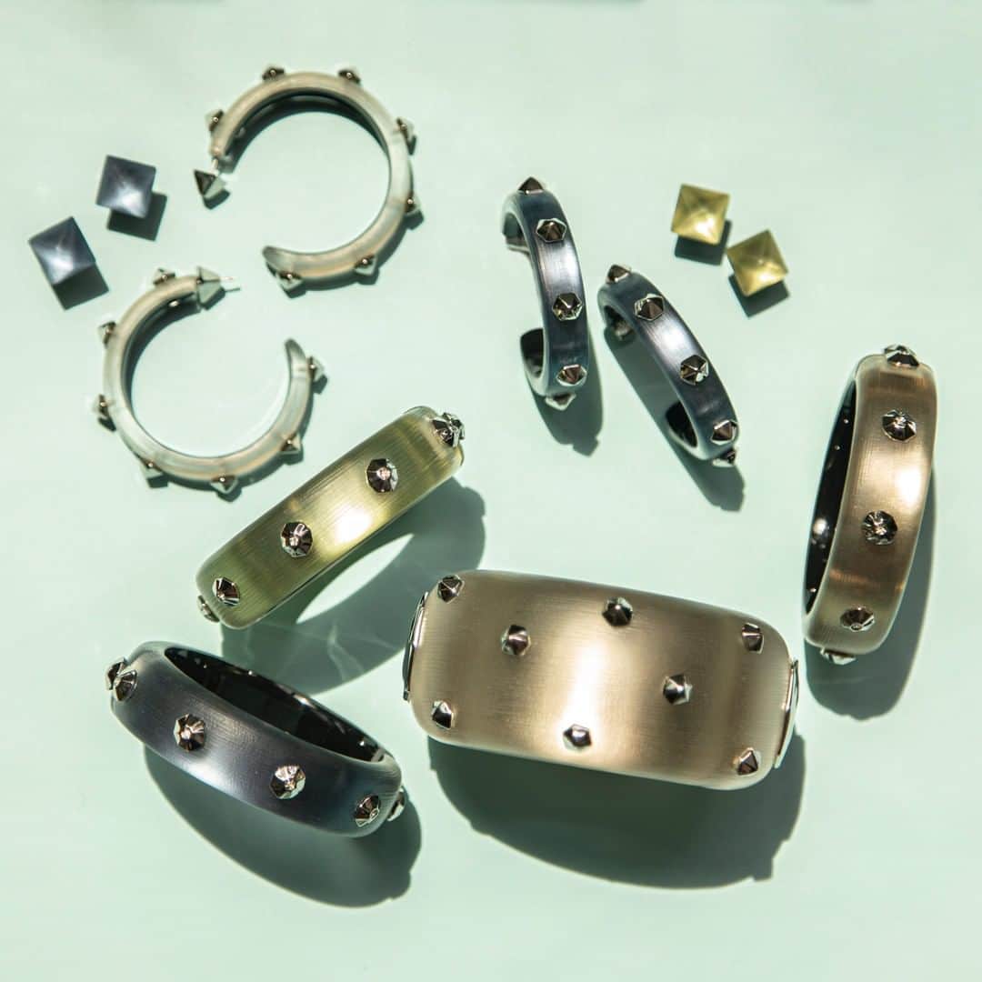のインスタグラム：「Why look for a stud, when you could wear them 🤩」