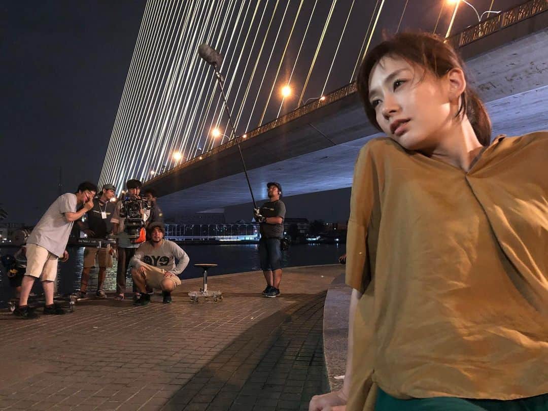 水川あさみのインスタグラム：「いつもわたしの話を楽しそうに聞いてくれて思い出すのは笑顔ばかりで 記憶は新しく鮮明で受け入れるにはまだ苦しくて 寂しいな寂しいよ  それでも毎日やってくる日常は待ってくれないから 彼を想い、頼れる人と支え合い、心を育み また今日から、明日も明後日もこれからを生きようと思います  どうかどうか あたたかな大きな愛に包まれて ハートフルな場所でゆっくりと安らかに 深呼吸しながら春馬らしく心から笑ってて みんなあなたを想ってる、忘れないよ  写真は輪廻転生の地、タイへ一緒に撮影で行った時に撮ってくれた写真。 春馬から見たわたし。」