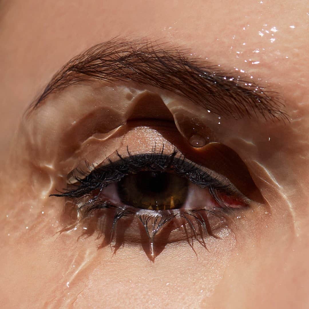 Smashboxのインスタグラム：「"Darling it's better down where it's wetter, don't worry about ME!" - Full Exposure Waterproof Mascara, probably 🧜🏻‍♀️🐠」