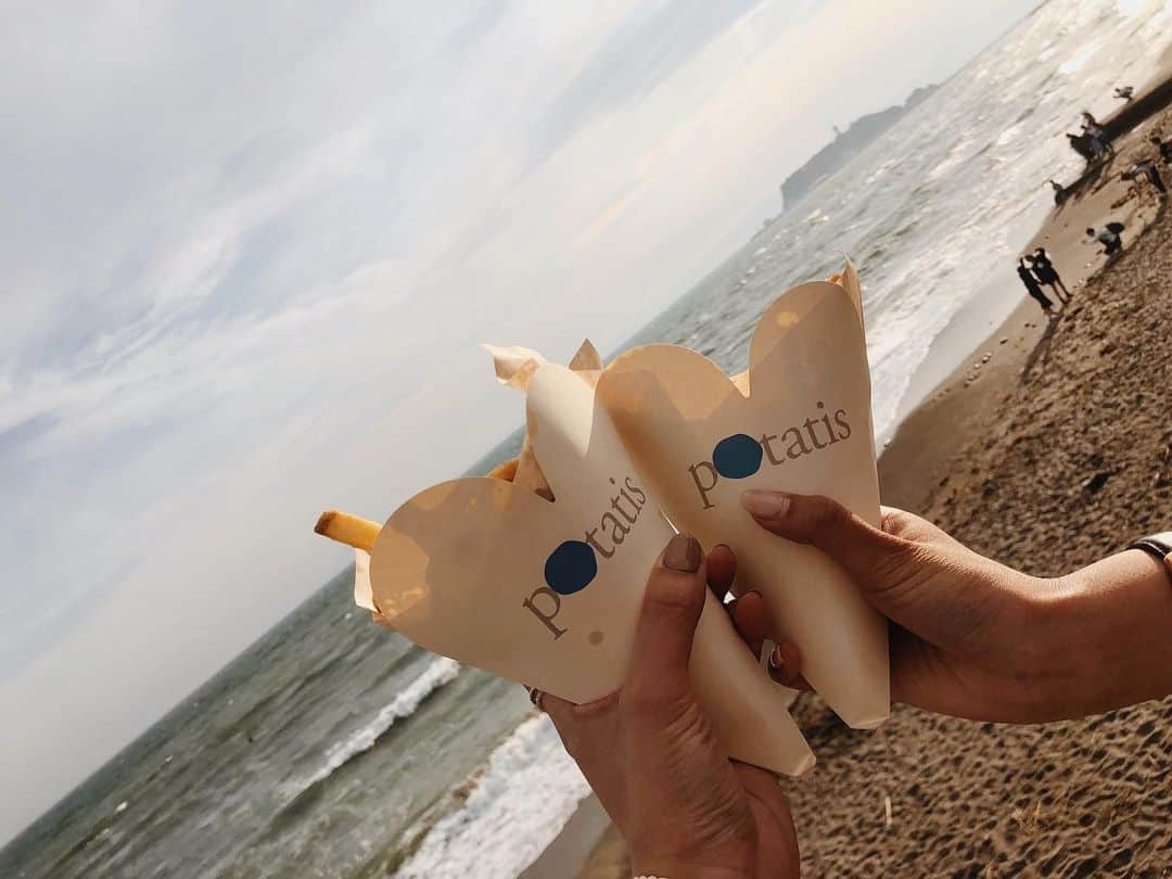 のインスタグラム：「最近この時間にお腹が空いてしまう、、 なにも食べないで寝るようにしてるけど、なんでだろうか  2年前くらいに食べたpotatis ポテトフライが食べたい気分🍟  #potato #potatis」