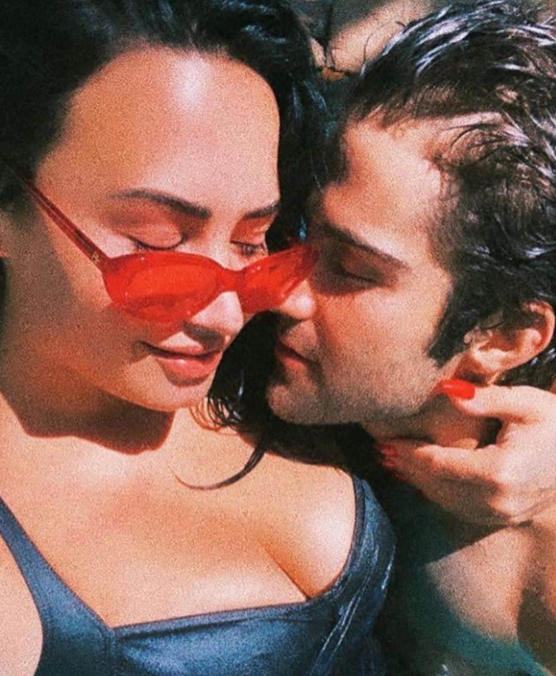 Nylon Magazineさんのインスタグラム写真 - (Nylon MagazineInstagram)「#DemiLovato and #MaxEhrich are officially E N G A G E D, and we're over here like 🥺🧡. See their engagement photos (plus a glimpse of her ginormous ring) at the link in bio.」7月24日 0時46分 - nylonmag