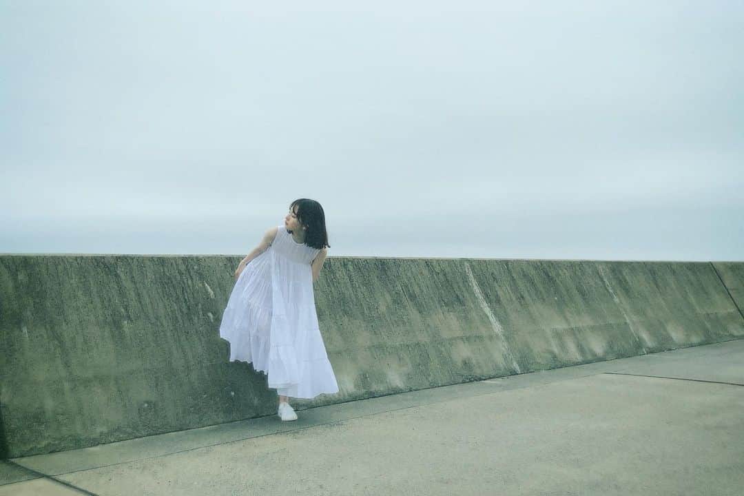 山田杏奈のインスタグラム：「RADWIMPS「夏のせい」MV 出演させていただきました 嬉しかったー夢のような時間でした。 もう言うまでもないですが、曲も世界観もとーーても素敵です！ぜひぜひ。」