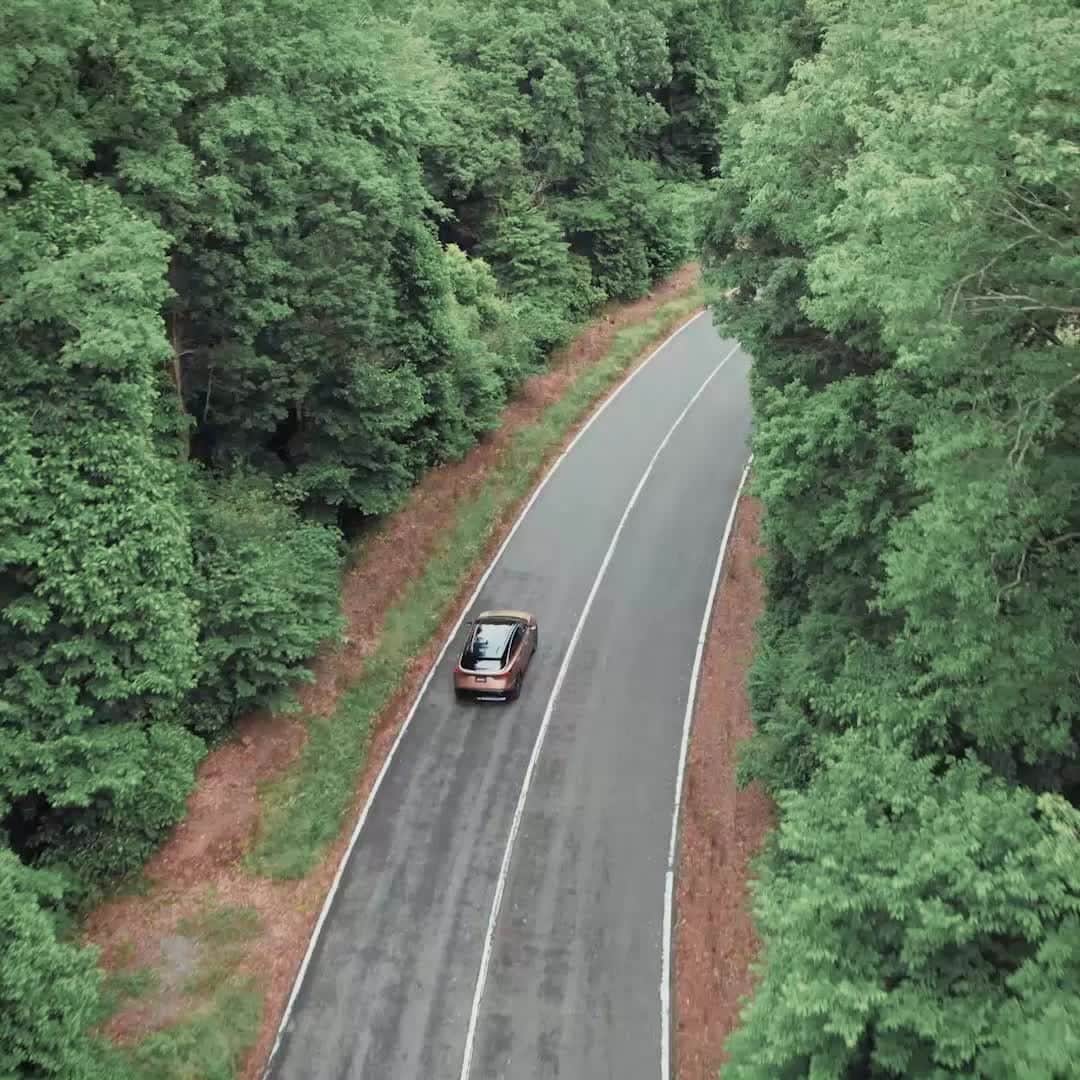 Nissan USA Official Instagram accountのインスタグラム：「All electric. All power. No tailpipe emissions. That’s the power of e-4ORCE All-Wheel Drive. #NissanAriya #ElectricVehicle」