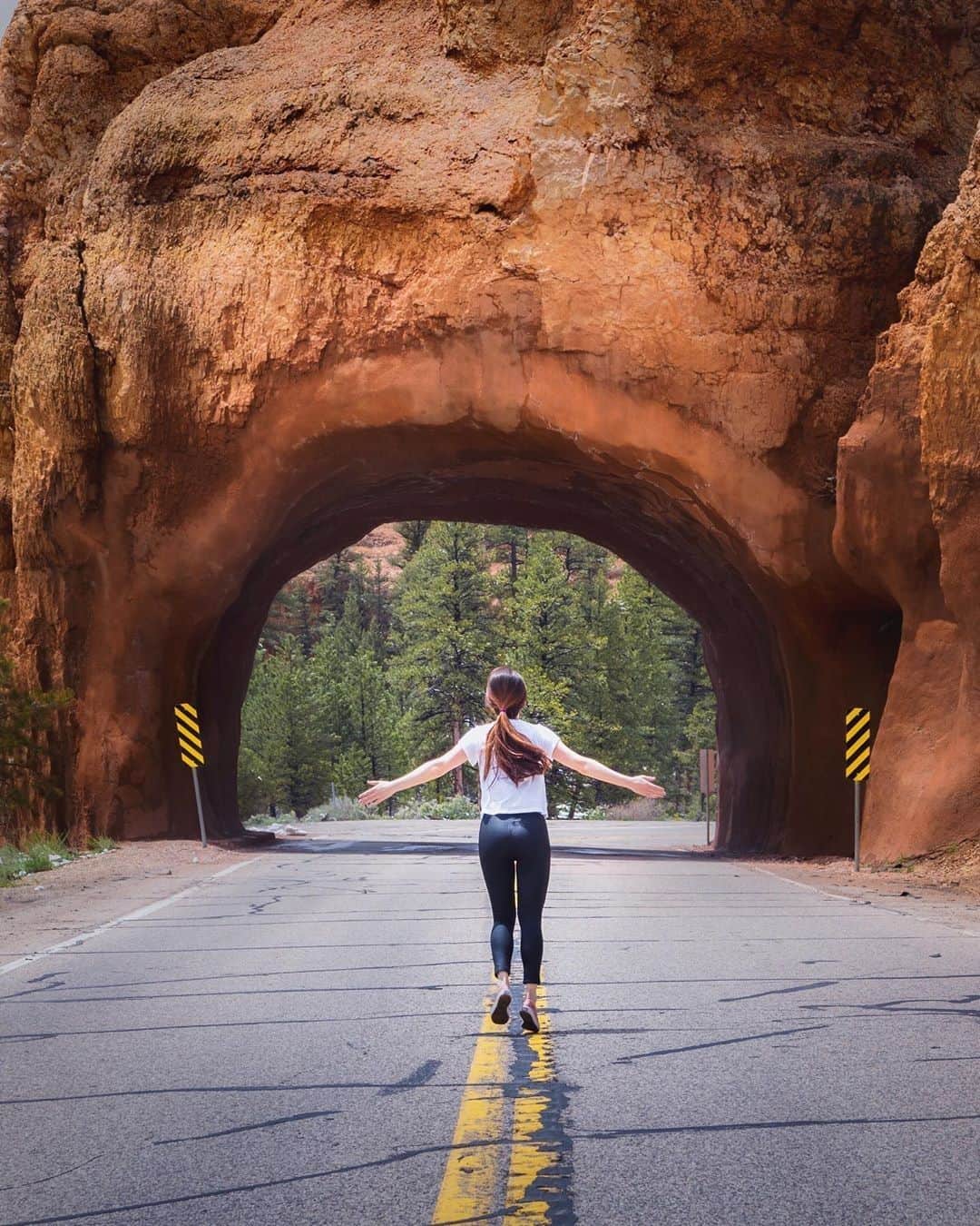 Visit The USAさんのインスタグラム写真 - (Visit The USAInstagram)「That feeling of exploring the open road 🙌 Utah's Scenic Byway 12 is almost 200,000 meters of scenic driving 🚗 bliss. For those looking for an epic road trip itinerary, the Scenic Byway 12 covers multiple national parks like Bryce Canyon and Capitol Reef and state parks like Escalante Petrified Forest and Anasazi State Park Museum. Tag your favorite road trip buddy who you would want to join you on this adventure! 📸 : @sam.nature.photography #VisitTheUSA #TogetherInTravel」7月24日 1時00分 - visittheusa