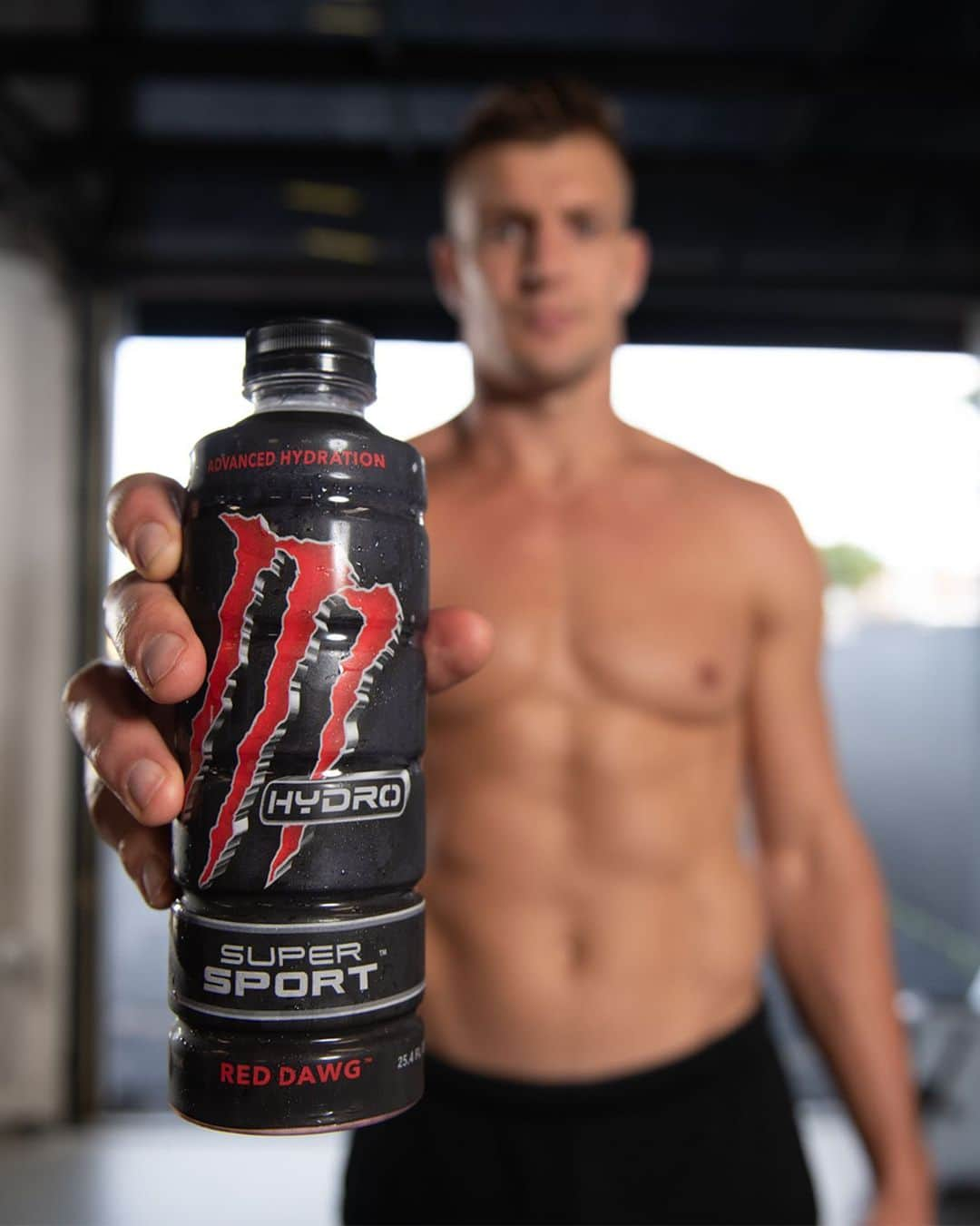 モンスターエナジーさんのインスタグラム写真 - (モンスターエナジーInstagram)「It’s #ThirstyThursday & @gronk knows the proper way to hydrate 💪 ⠀⠀⠀⠀⠀⠀ @monsterhydro’s RED DAWG is topped off with 200mg caffeine, BCAAs, electrolytes and just 70 calories. ⠀⠀⠀⠀⠀⠀ #HydroSuperSport #MonsterHydro #MonsterEnergy」7月24日 1時00分 - monsterenergy