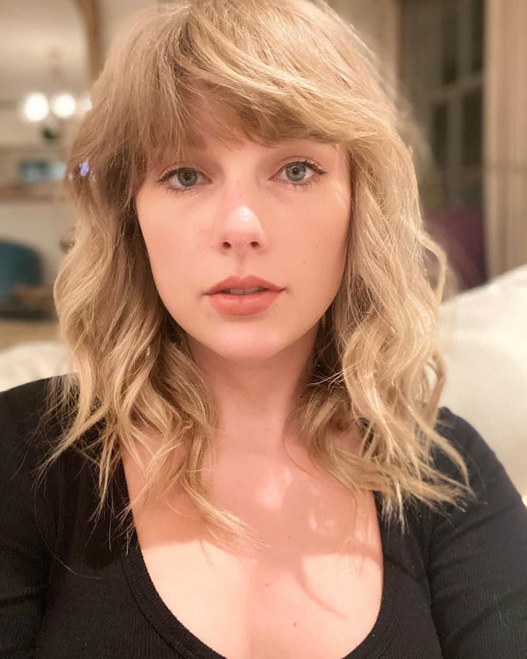 Teen Vogueさんのインスタグラム写真 - (Teen VogueInstagram)「Excuse me!! Taylor Swift announced she's surprise dropping a whole new album tonight at midnight 😱 Get the details on #Folklore at the link in bio.」7月24日 1時00分 - teenvogue