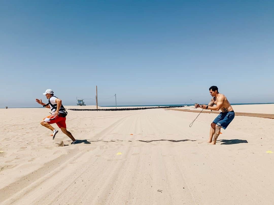 ゲンナジー・ゴロフキンのインスタグラム：「Beach Training」
