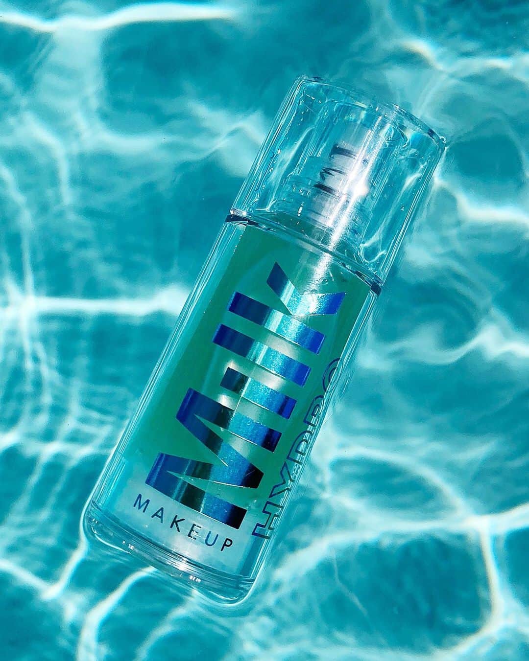 Milk Makeupさんのインスタグラム写真 - (Milk MakeupInstagram)「oh to be a bottle of Hydro Grip Primer floating in a giant pool....🛀🏽  NAME something else that adds some grip to ur life in the comments...get creative 👀👇🏾 - shop Hydro on milkmakeup.com, @sephora, + @cultbeauty 🦋」7月24日 1時04分 - milkmakeup