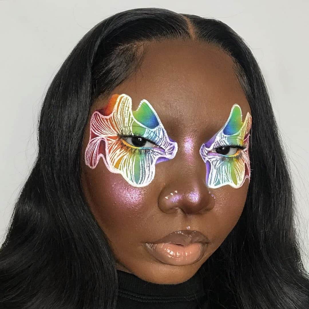 Instagramさんのインスタグラム写真 - (InstagramInstagram)「Naezrah’s (@naezrahlooks) makeup is inspired by colors, shapes and unconventional things. “I am a very multifaceted artist. I do not just do one type of makeup — I do all types of makeup and it makes me very happy. I call myself a shape-shifter because of that,” says the Haitian-American artist, creator and influencer.⁣ ⁣ “I am a shy but uplifting person who loves to spread positivity, no matter how negative my circumstances and surroundings are.⁣ ⁣ I create to uplift and encourage Black artists, especially darker-complexioned artists, that they can absolutely do what they want unapologetically, creatively and artistically, even though we are told we cannot.⁣ ⁣ We are often told our stories and feelings do not matter and are not valid — which is not true. We are also blueprints in many ways but are never credited. I want people to understand that it’s OK to be unapologetically creative, Black and proud!”⁣ ⁣ #ShareBlackStories⁣ ⁣ Photos by @naezrahlooks」7月24日 1時20分 - instagram
