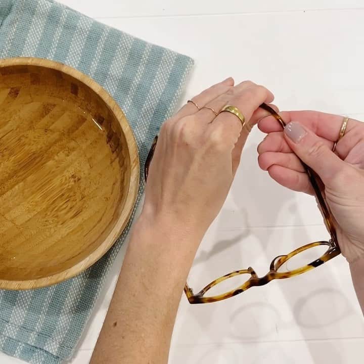 Warby Parkerのインスタグラム：「Just received your new frames but think the fit could use some tweaking? We've got some options for you! 🤓We're slowly reopening our stores with modified operations, but we understand it may not be easy to get to an optician during these times. Head to our Story to learn some simple at-home adjustments you can make to help your frames fit more comfortably until you can get to one of our stores or a local optical shop👍」