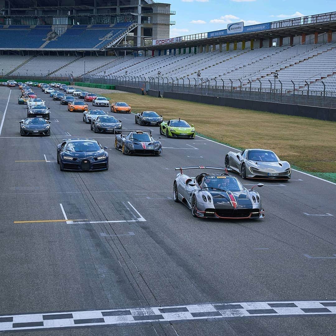 パガーニ・アウトモビリのインスタグラム：「Friendship, passion and roaring engines! What a fantastic time with the beautiful family of @dorrgroup at @hockenheimring_official ⠀ ⠀ #pagani #zonda #zondar #huayra #roadsterbc #hockenheimring」