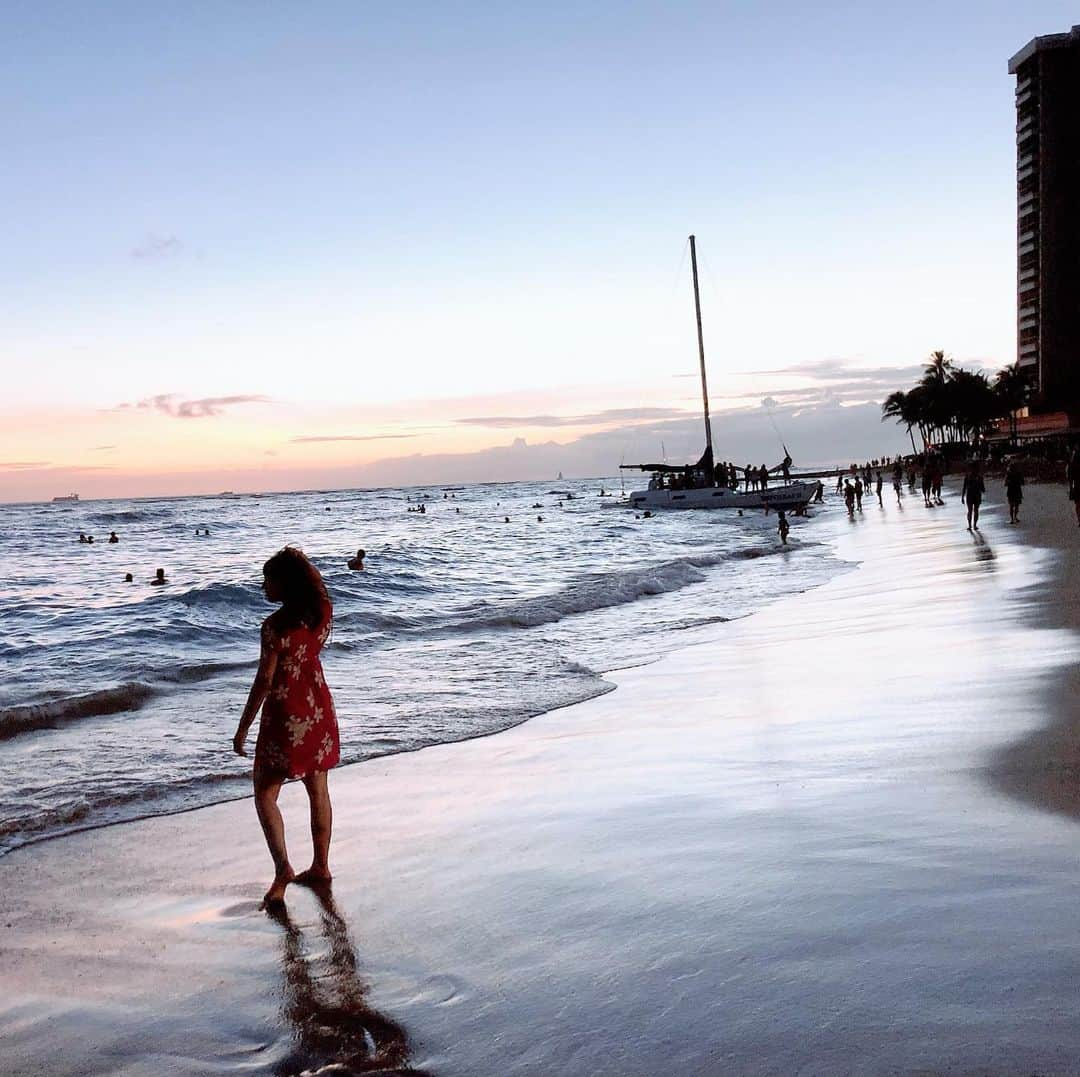 ARAKAWAMEIのインスタグラム：「. . 海の日🏖👙🐬🏄‍♀️🐚（1日遅れ笑） . . いつになったら旅行行けんの？ 今年の夏も楽しませて？🥺❤️ . #海の日 #旅行欲 #南国 #行きたすぎる #夏といえば #アナーキー #Shakedatass  #世界で1番の夏にしたい #MEMO080」