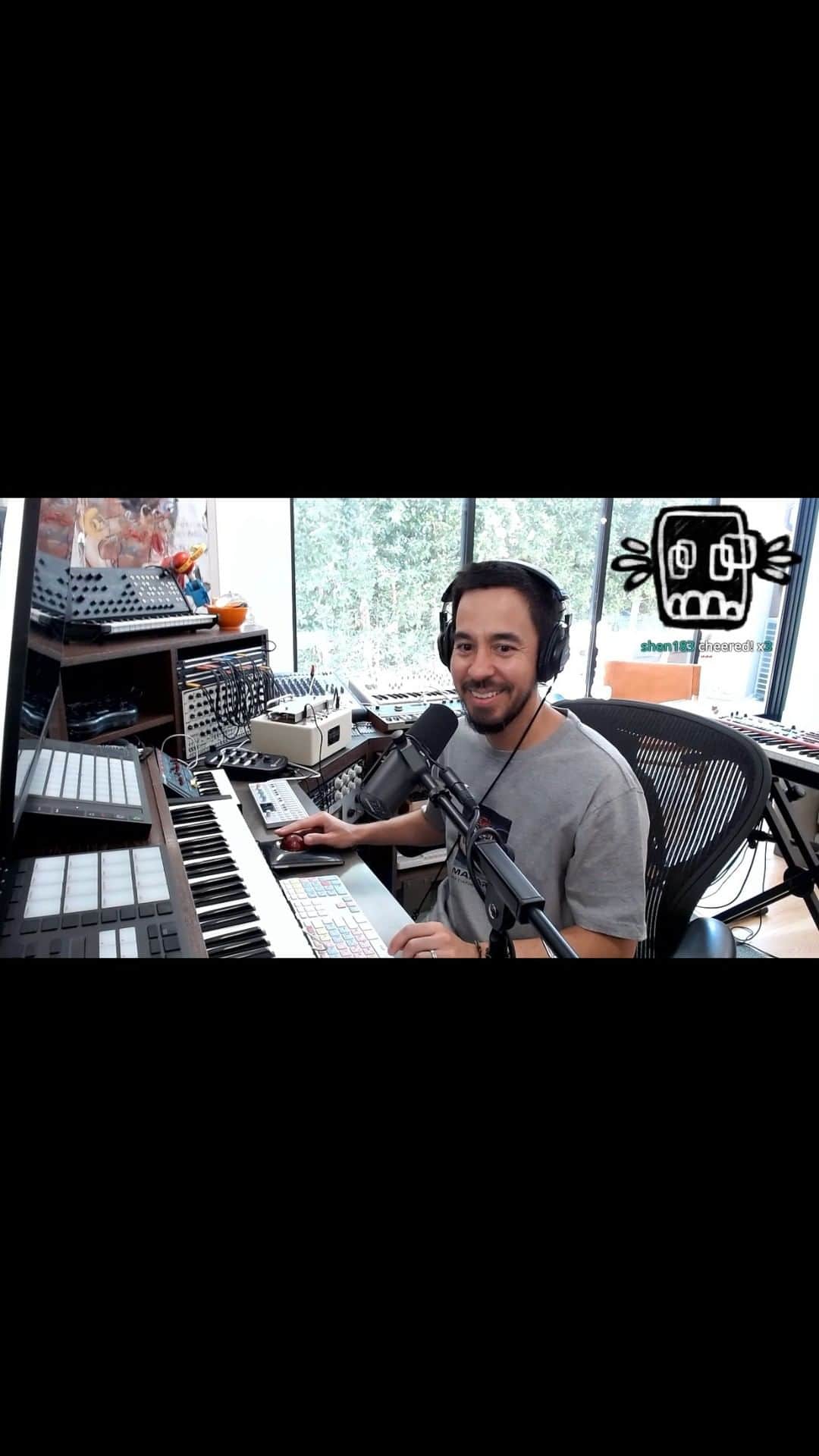 マイク・シノダのインスタグラム：「On Tuesday, I used Garage Band to mash up Disney, Migos, Latin percussion, and accidentally came up with a Panic At The Disco track. We have fun on  Twitch: officialmikeshinoda‬」