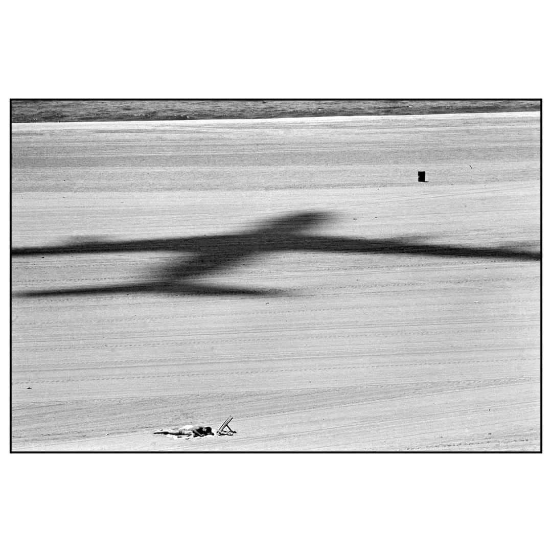 Magnum Photosさんのインスタグラム写真 - (Magnum PhotosInstagram)「Playa Del Rey. Los Angeles. California. 1968.⁠ .⁠ Dennis Stock’s own restlessness drew him to the highways in the 1960s, when he drove through California, taking in the unique, heady spirit of the place, and photographing the curious characters he met along the way, from cult leaders, to hippies, off-duty actors, nudists and countless other free spirits that are drawn to the state.⁠ .⁠ We revisit his work California Trip at the link in bio.⁠ .⁠ © #DennisStock/#MagnumPhotos」7月24日 2時01分 - magnumphotos
