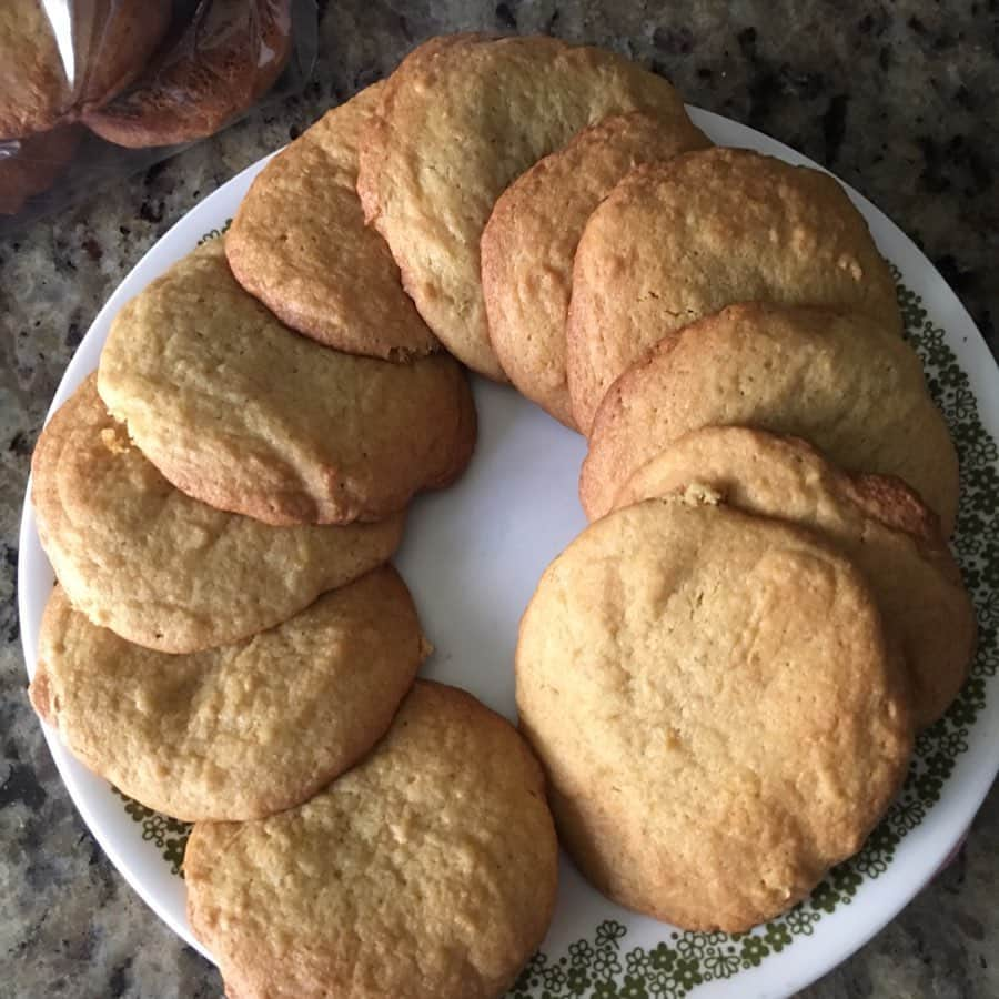 ドット=マリー・ジョーンズさんのインスタグラム写真 - (ドット=マリー・ジョーンズInstagram)「MADE MY GIRL @bridgettcjones HOME MADE LEMON GINGER COOKIES YESTERDAY. JUST TRYING TO KEEP BUSY. HOPE YOU ALL ARE WELL AND SAFE! I LOVE YALL!! #SAYITALOTILOVEYOU」7月24日 2時06分 - dotmariejones