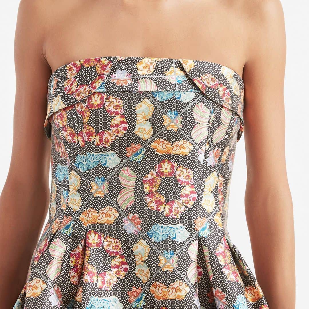 サッチン+バビさんのインスタグラム写真 - (サッチン+バビInstagram)「The Liana gown in single-face printed Mikado, is a vision in a delightfully colorful Moroccan inspired print. - #color #sachinandbabi #inspiredbybeauty #occasion」7月24日 2時31分 - sachinandbabi