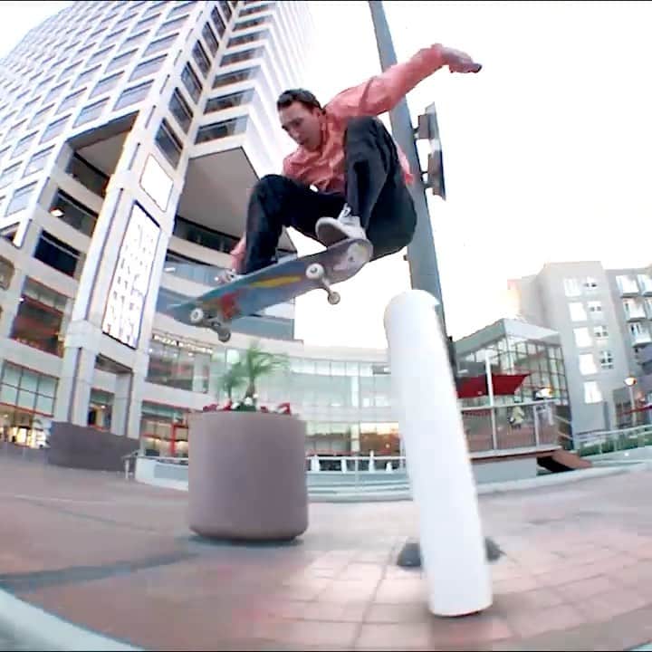 スラッシャーのインスタグラム：「👉🏾 @lottiesskateshop x @vansskate ON GOD video now playing on the Thrasher site 📡」