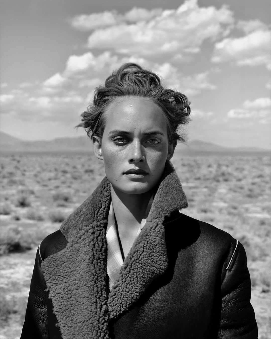 ピーター・リンドバーグさんのインスタグラム写真 - (ピーター・リンドバーグInstagram)「Amber Valletta, Alamo, Nevada, 1994 #LindberghStories #AmberValletta #harpersbazaar」7月24日 2時54分 - therealpeterlindbergh