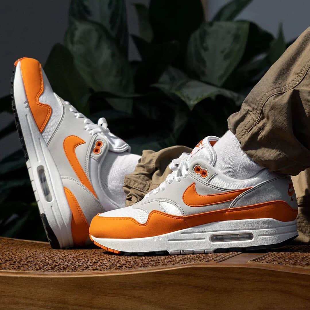 HYPEBEASTさんのインスタグラム写真 - (HYPEBEASTInstagram)「@hypebeastkicks: The @nike Air Max 1 is back with a duo of smooth colorways. Comprised of “Hunter Green” and “Anniversary Orange” the pairs feature mixed-textile uppers, with the toe box appearing in white mesh, the mudguard and Swoosh appearing in the shoe’s respective signature color, and the mid-sections coming in light gray suede. These are set to release on July 30 via @asphaltgold_sneakerstore and @sneakersnstuff for approximately $150 USD.⁠⠀ Photo: Asphalt Gold」7月24日 3時13分 - hypebeast