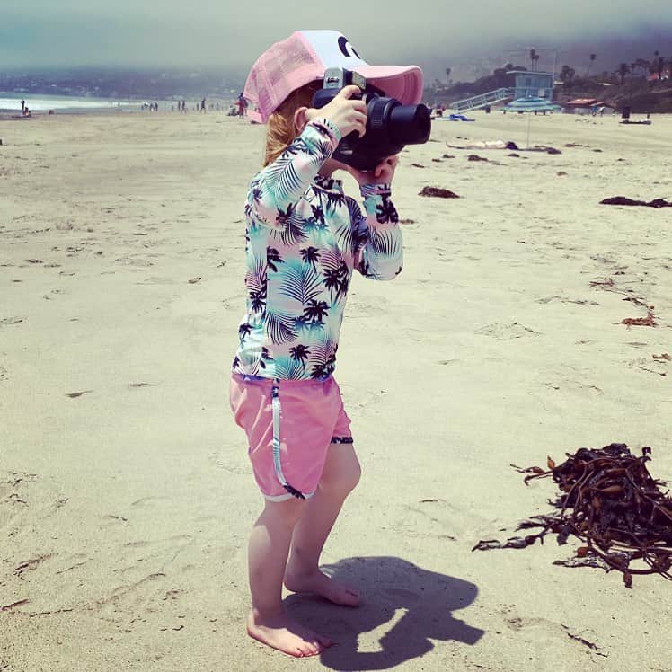 カミラ・ルディントンさんのインスタグラム写真 - (カミラ・ルディントンInstagram)「#tbt I miss the beach!!! Also- Hayden is honestly realllllly good at taking pics! My little baby photographer. We have kept tons of polaroids that she’s taken 🥰🥰」7月24日 3時22分 - camillaluddington