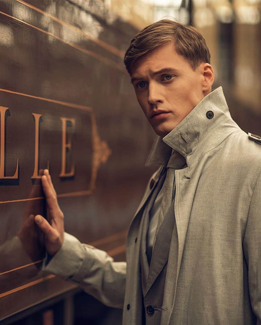 ギーブス&ホークスのインスタグラム：「Gieves and Hawkes trench, suit, shirt and tie featured in @outtheremag  Photography @charlmaraisphoto  Art direction @martinperrystudio  Styling @davidoutthere  Grooming @lydiawarhurstmakeup  Model @maxnaza @nevsmodels  #gievesandhawkes #outheremagazine」